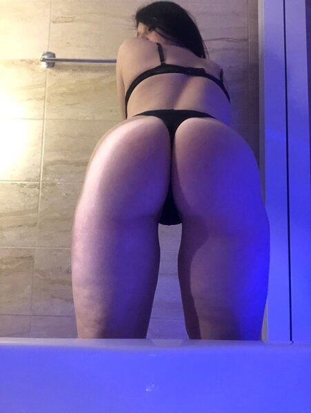 Numele meu este Oana, am 30 de ani, 1.64 inaltime si 69kg